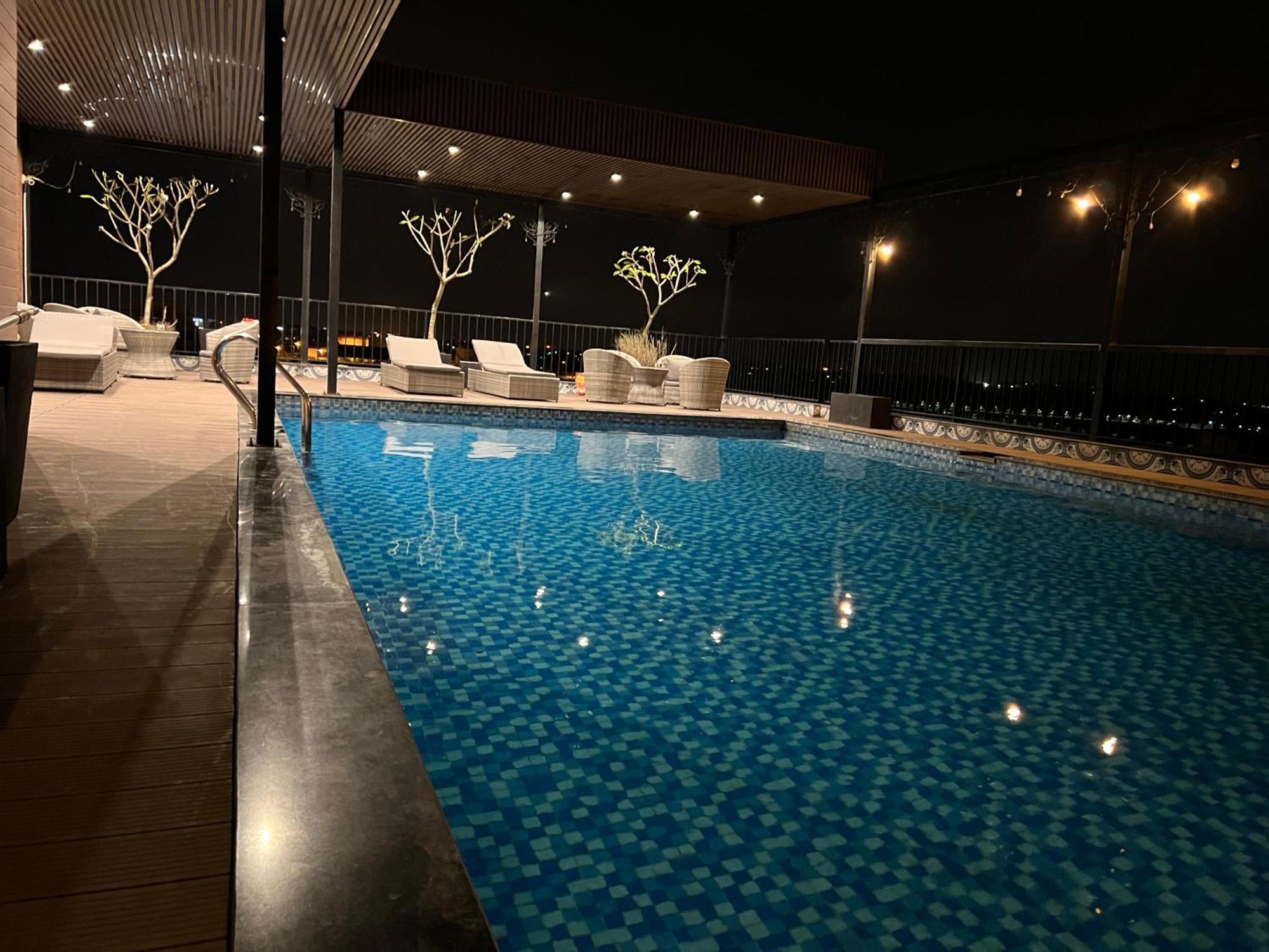 Paragon Noi Bai Hotel & Pool Hanoi Exterior photo