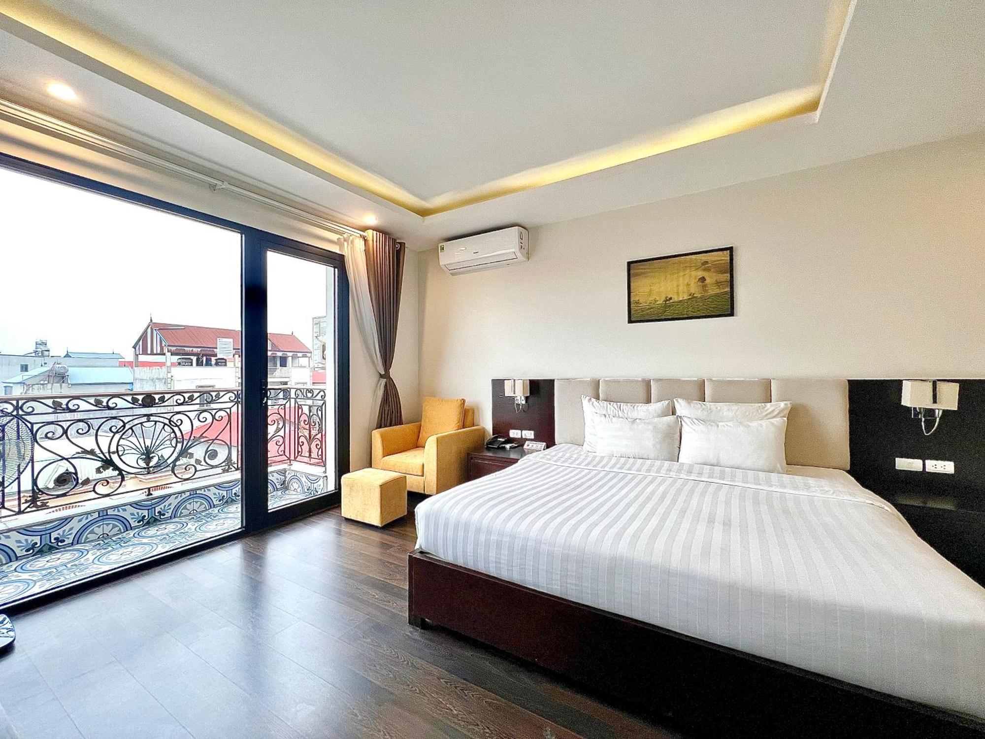 Paragon Noi Bai Hotel & Pool Hanoi Exterior photo