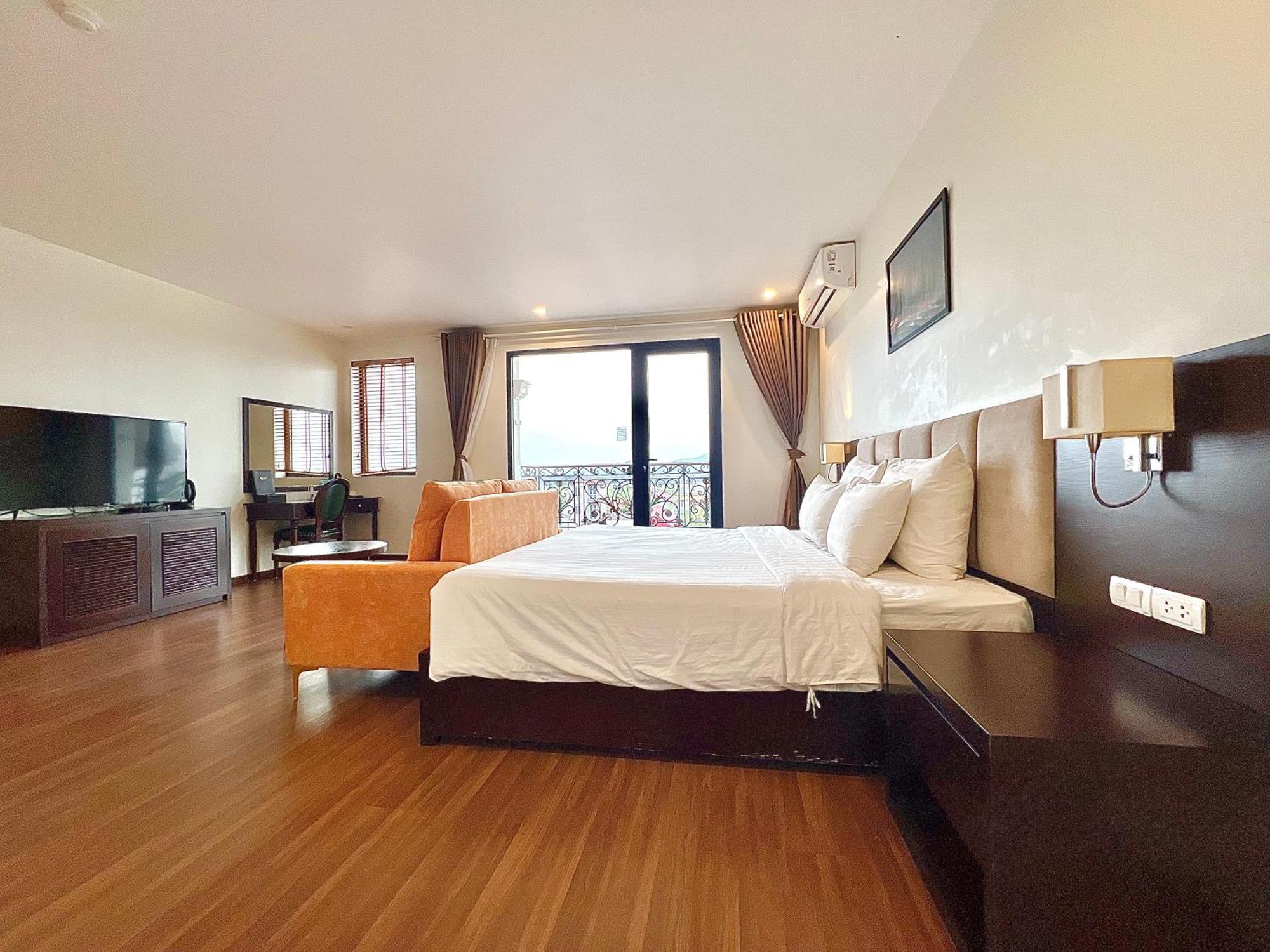 Paragon Noi Bai Hotel & Pool Hanoi Exterior photo